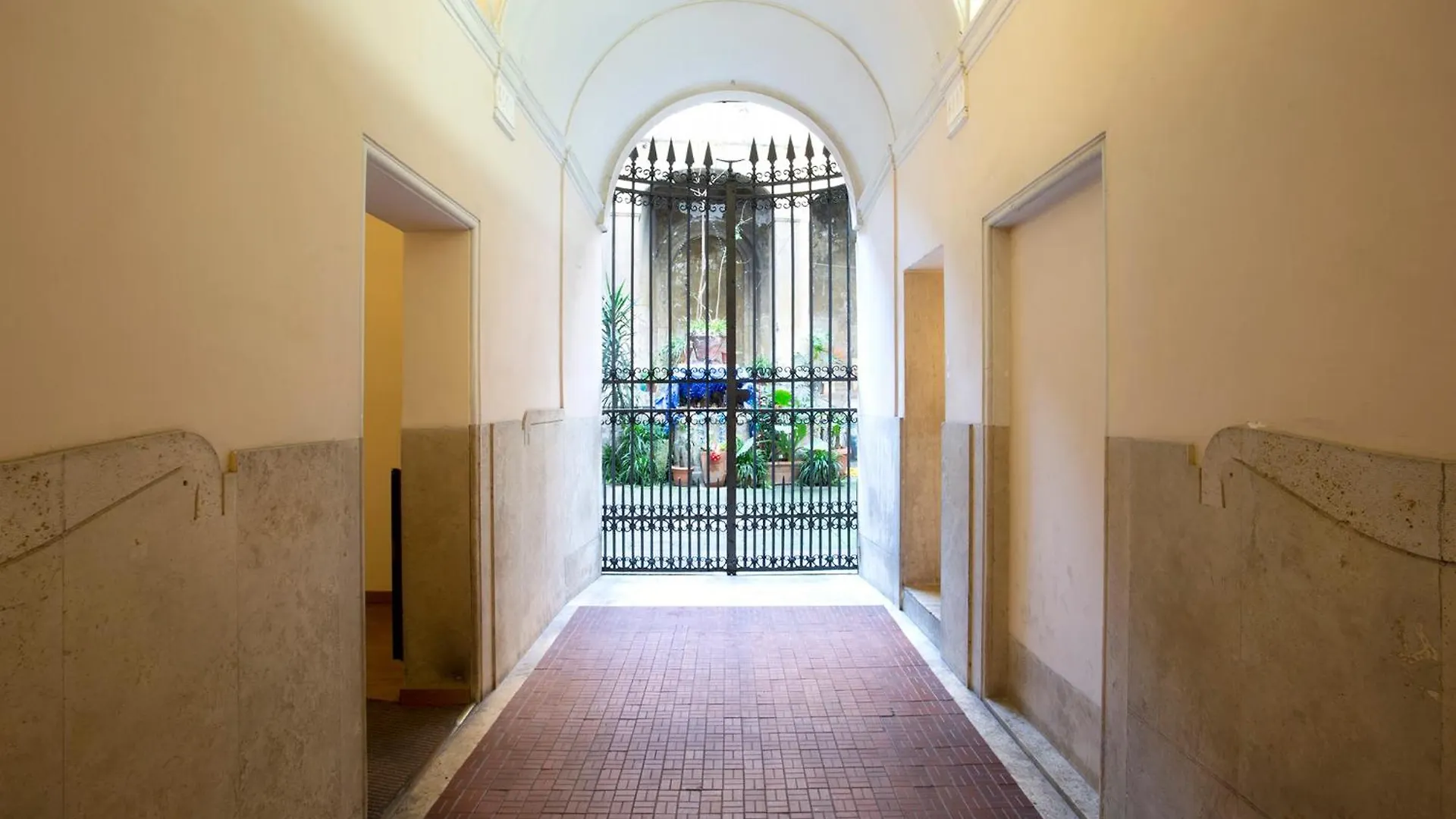 Domus Minervae Apartment Rome Italy